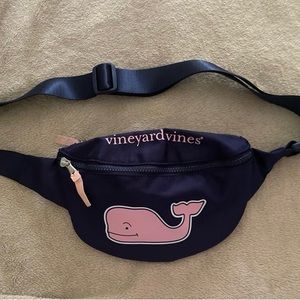 Vineyard Vines (Target) ~ belt bag / Fanny pack ~ navy blue ~ pink whale ~ nice!